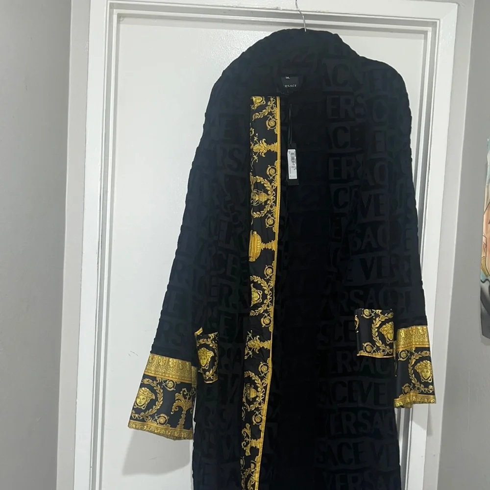 Versace Robe NWT - Picture 1 of 4